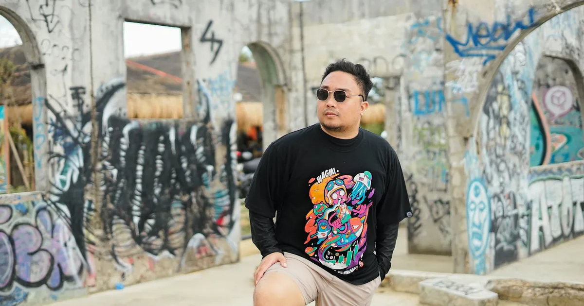 Ilustrasi artikel: Kaos Oversize Custom Sablon Manual Jawa Timur: Panduan Lengkap