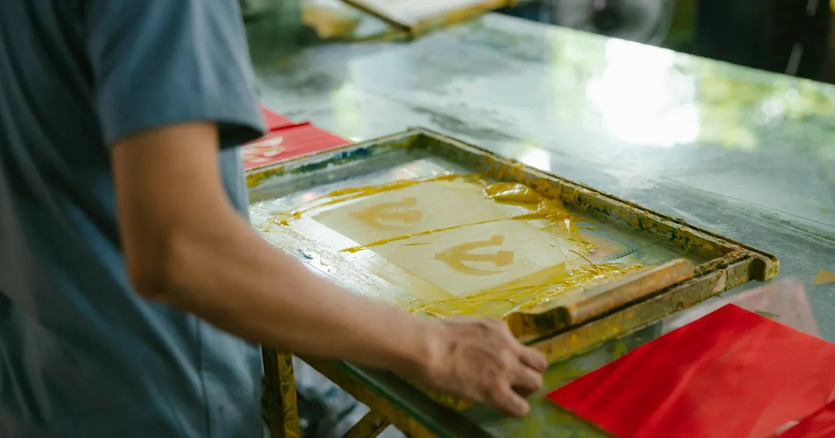 Ilustrasi artikel: Panduan Lengkap Kode Warna CMYK dan RGB untuk Cetak Sablon